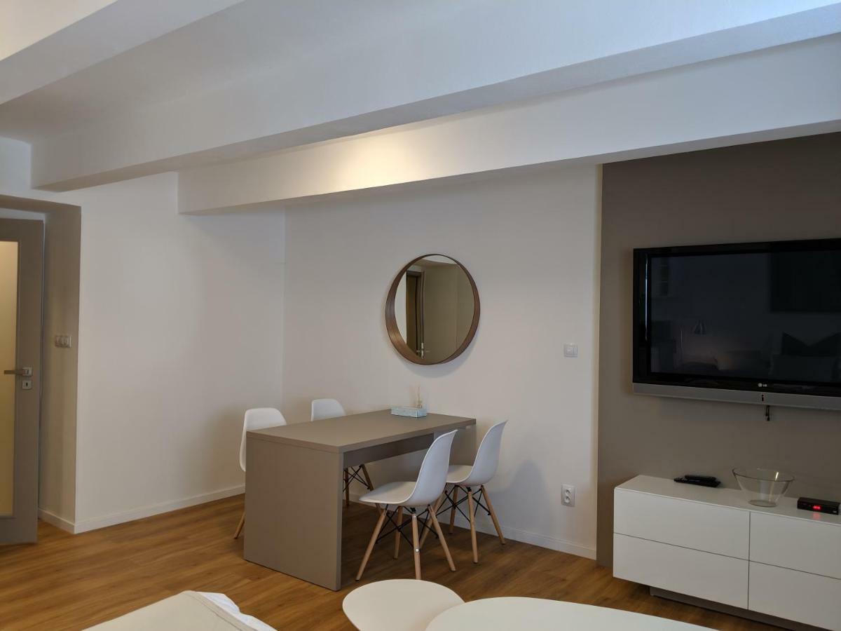 Ap 1 - Apartments 4U Brezinova "Overnight Simply" Hradec Králové Exteriér fotografie