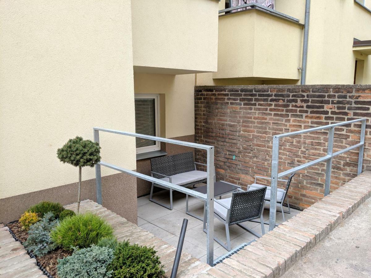 Ap 1 - Apartments 4U Brezinova "Overnight Simply" Hradec Králové Exteriér fotografie
